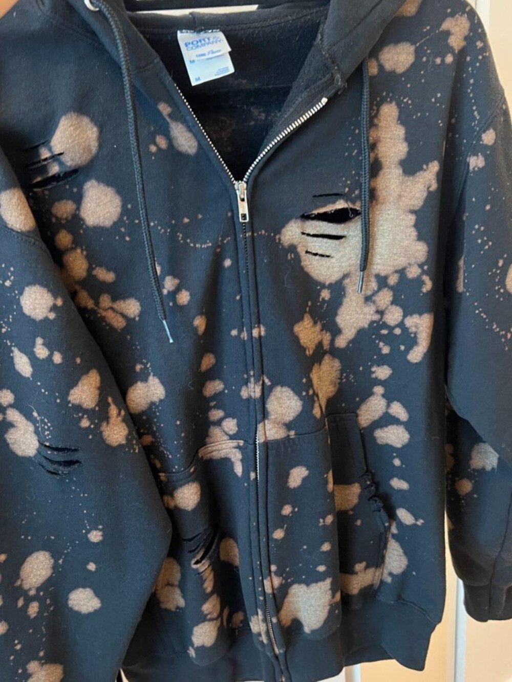 "Grateful Dead" hoodie with splatter design. Size medium. Perfect condition - Picture 2 of 3